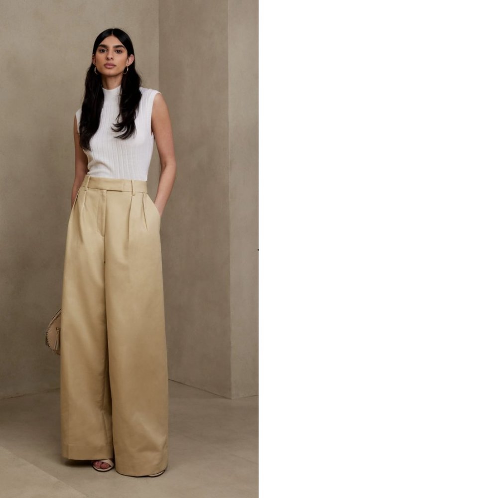 NWT  Banana Republic High Rise Wide Leg Cruise Chinos - Size 12